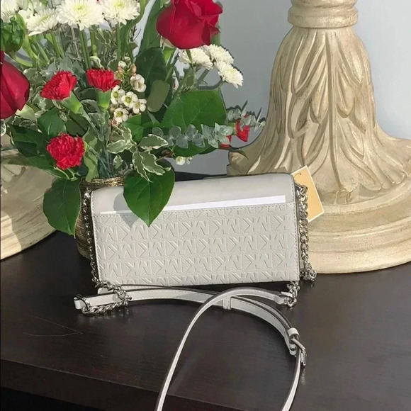 MICHAEL KORS JET SET ITEM LG WALLET ON A CHAIN - Picture 3 of 13